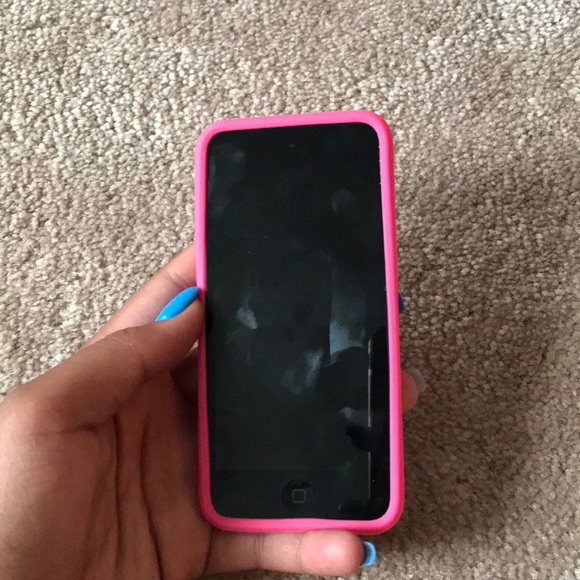 one pink and one blue silicone ipod 5&6 phone case - Picture 3 of 3